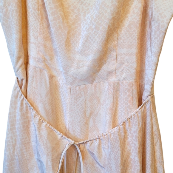 Luba By Hannah Payne Light Pink Snakeskin Tie Front Wide Leg Junpsuit Size 4 NWT - Picture 4 of 5